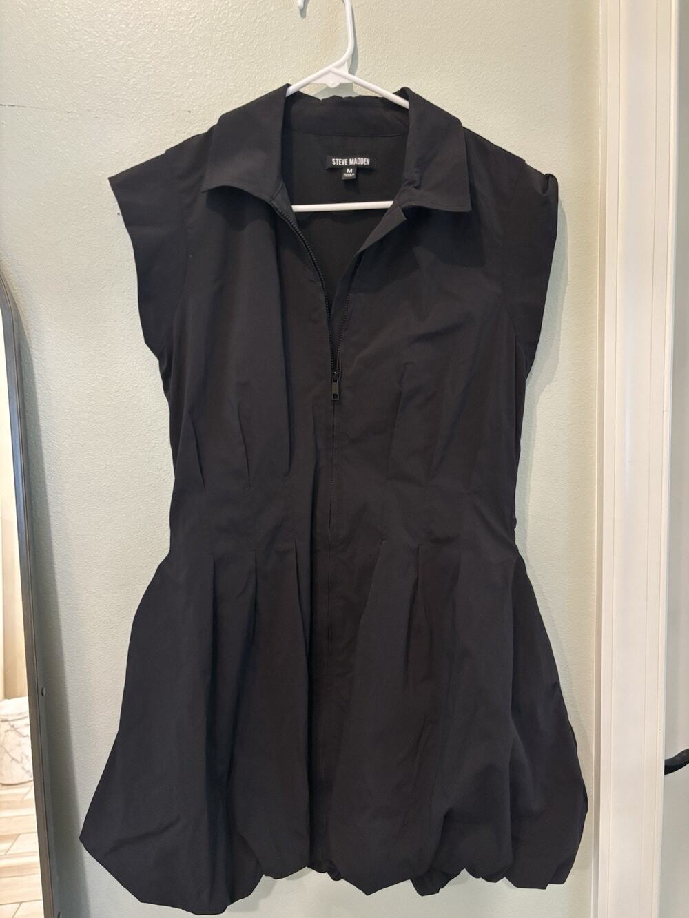 Steve Madden Women’s M Black Sleeveless Collared Zip Front Lined Knee Dress